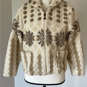 Duffel Outdoor fleece jacket in a size small